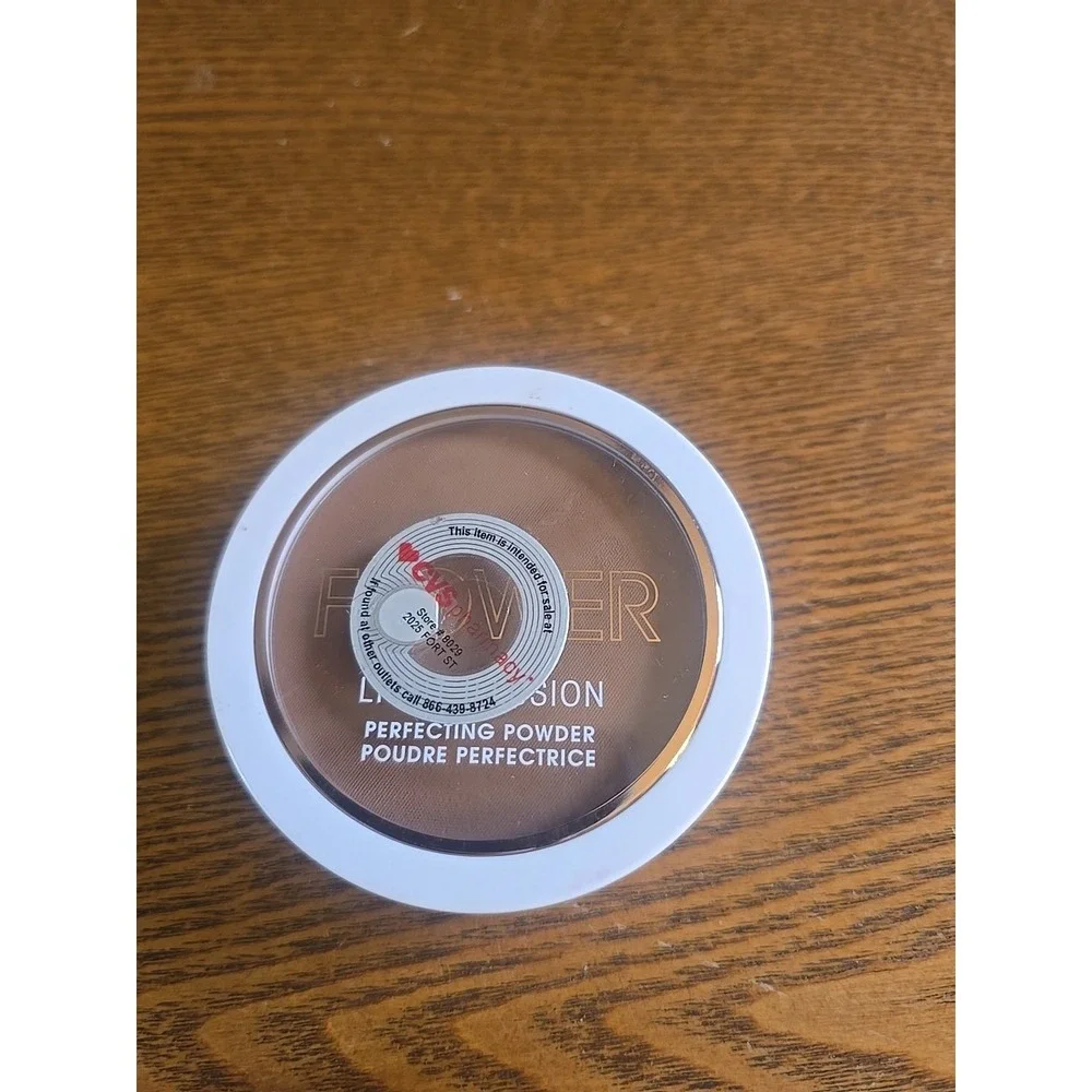 Flower Beauty Light Illusion Perfecting Powder, Mocha D3 0.28‎ Oz - NEW!